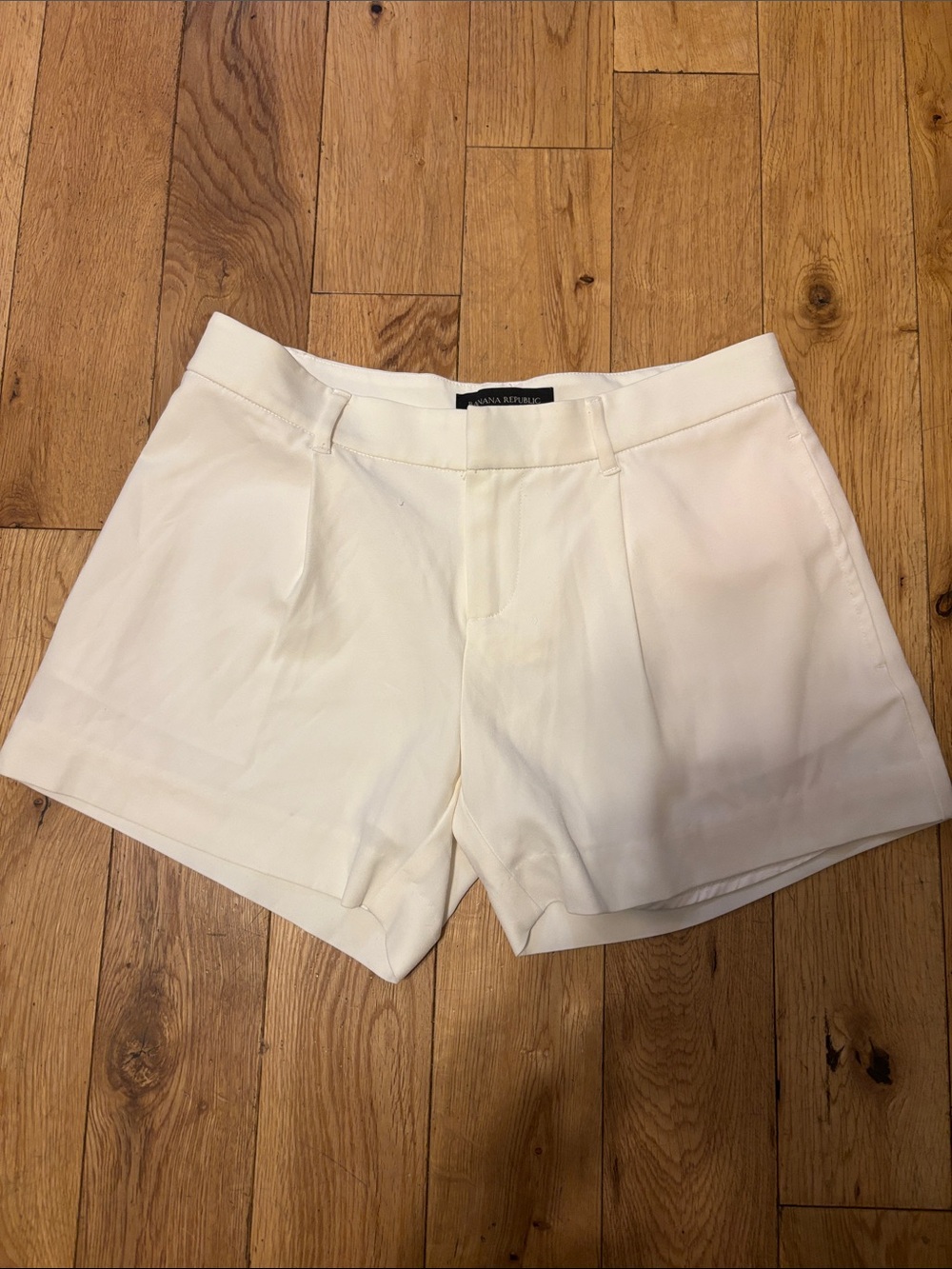Banana Republic Drapey White Women's Bermuda Shorts with Pockets